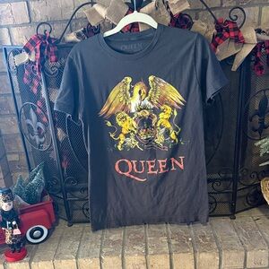 Queen Black Tee with Regal Graphic